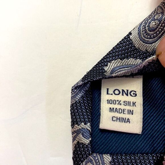 JOSEPH ABBOUD gray silver paisley 100 % silk long length 31 1/2 inches - Picture 6 of 6